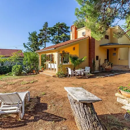 Holiday home Beautiful In With Wifi Pomer